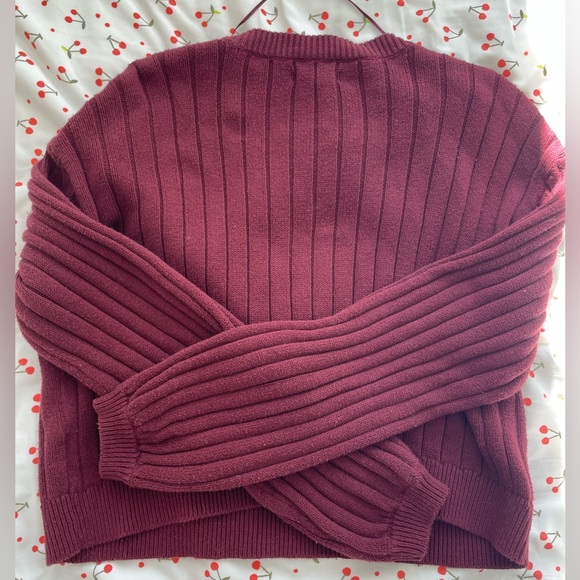 Burgundy Cropped Sweater - Picture 4 of 4